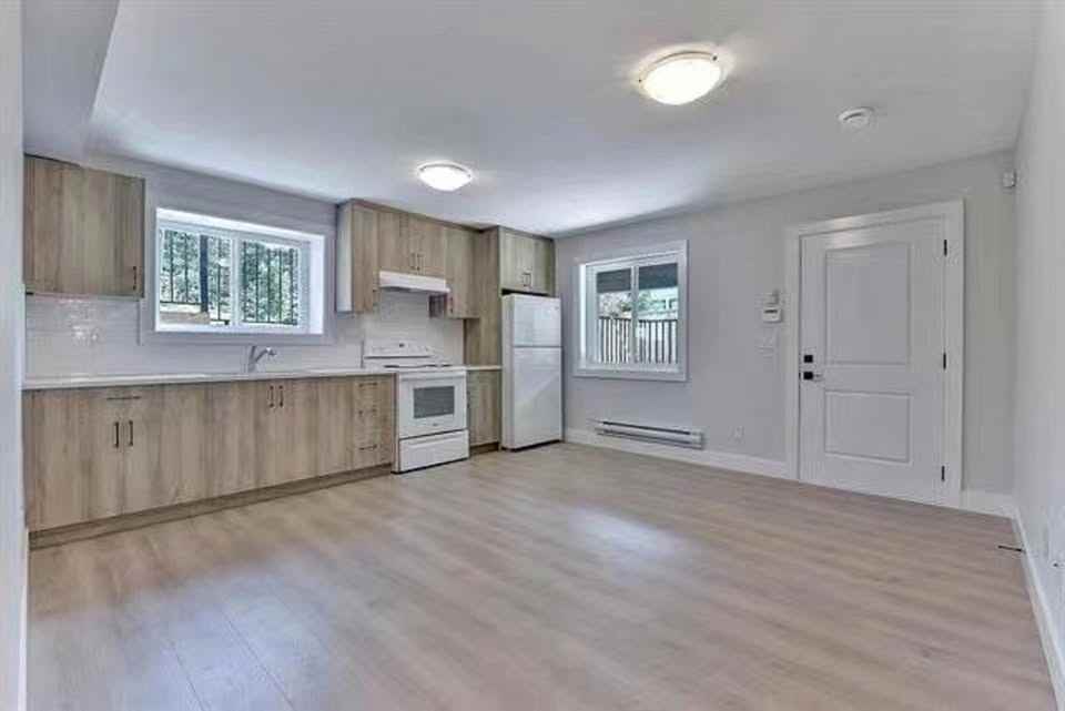 16786 18A Avenue #bsmt - Photo 2 of 5