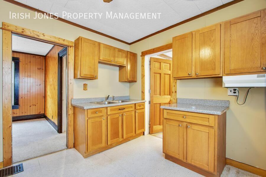 58 Royal Ave - Photo 3 of 17