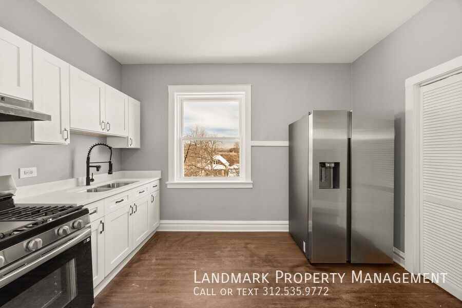 1843 W 54th St #1843-1E - Photo 3 of 18