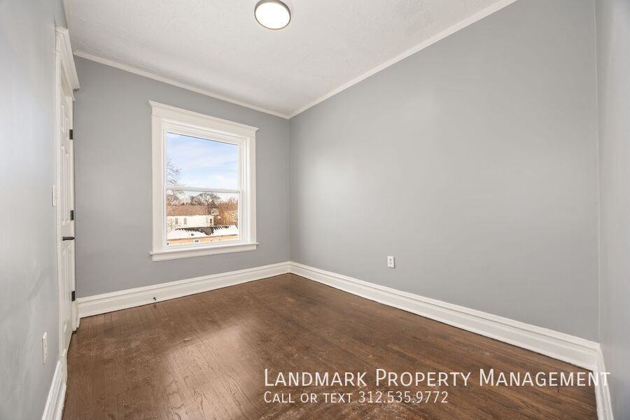 1843 W 54th St #1843-1E - Photo 7 of 18