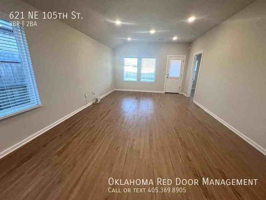 621 Ne 105th St - Photo 2 of 32