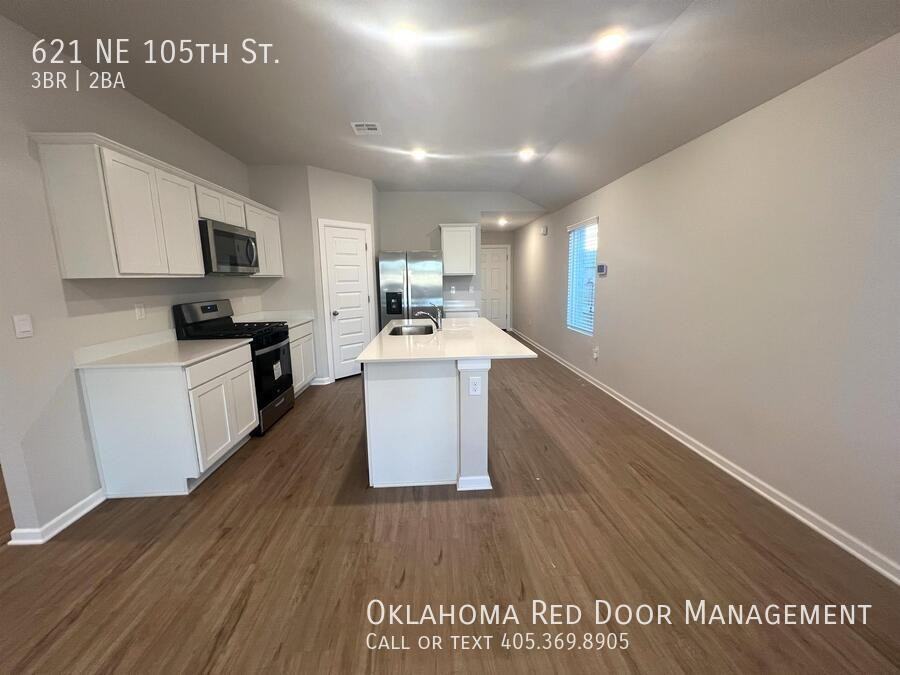 621 Ne 105th St - Photo 3 of 32