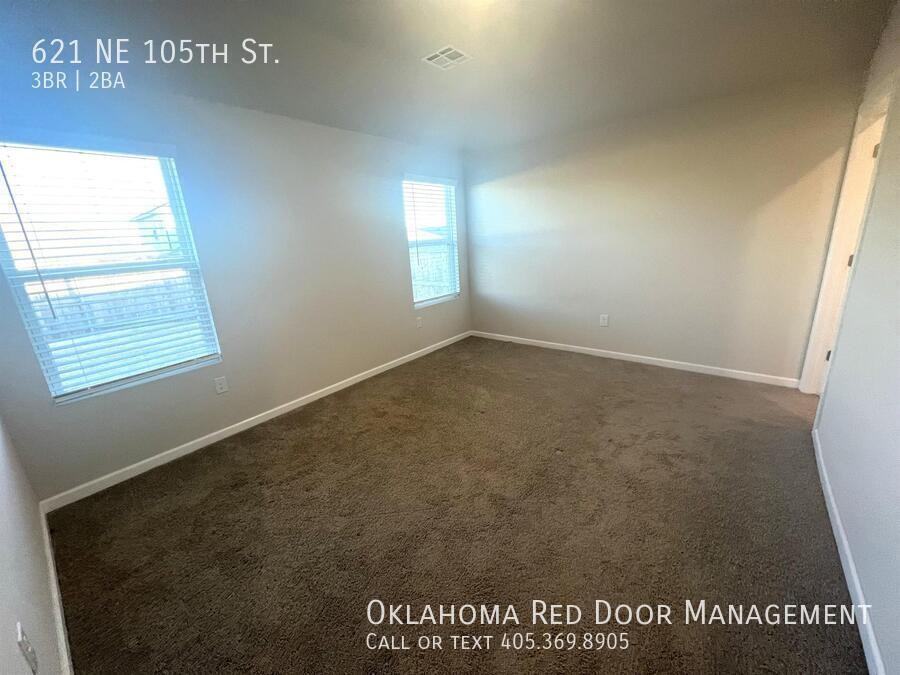 621 Ne 105th St - Photo 4 of 32