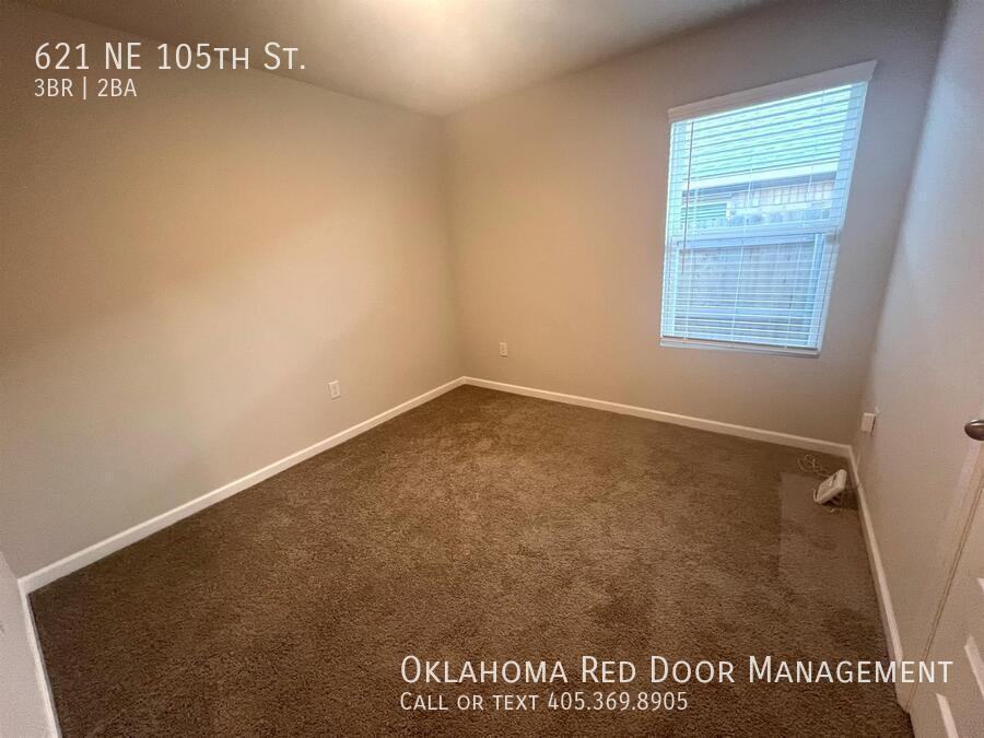 621 Ne 105th St - Photo 5 of 32