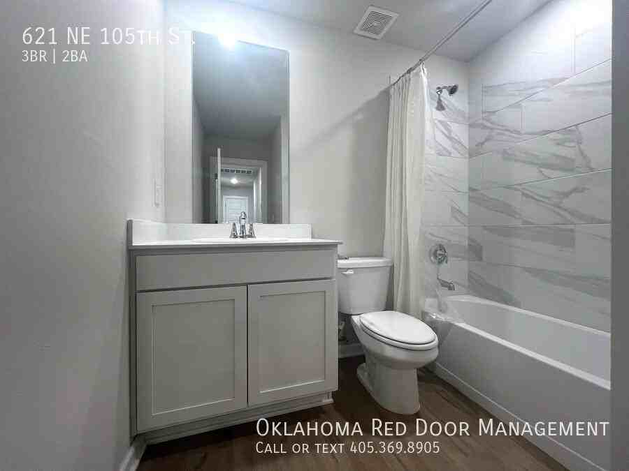 621 Ne 105th St - Photo 7 of 32