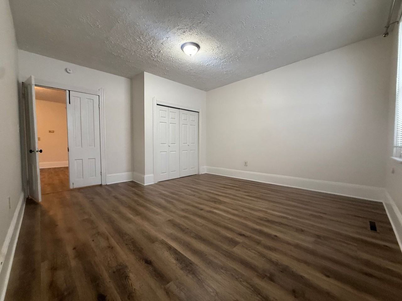 2482 W 10th St - Photo 5 of 18