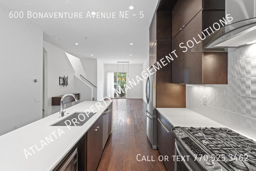 600 Bonaventure Ave Ne #5 - Photo 6 of 32