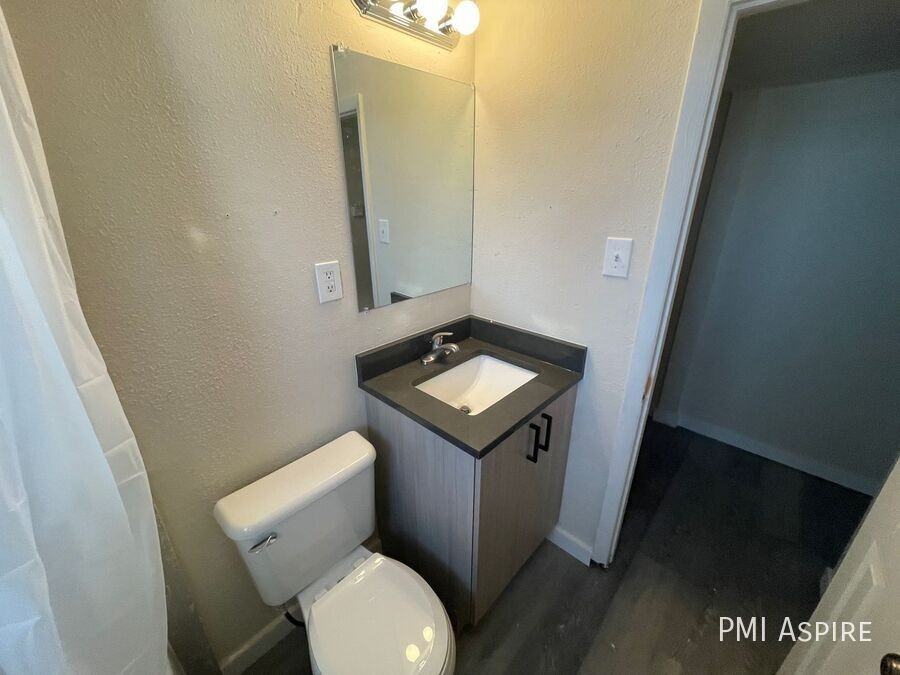 2366 Emporia St - Photo 4 of 7