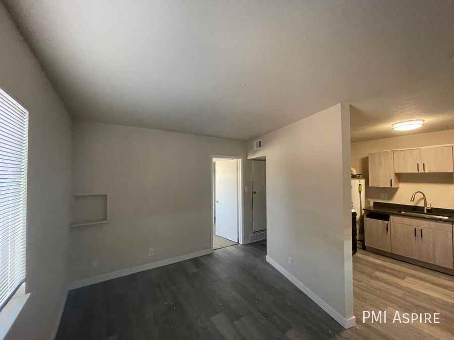 2366 Emporia St - Photo 6 of 7