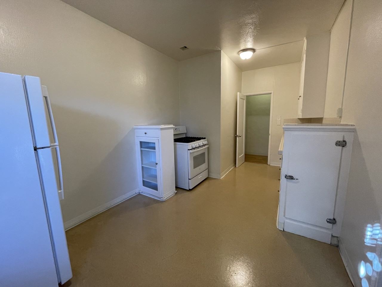 748 Lincoln Ave #7 - Photo 3 of 11