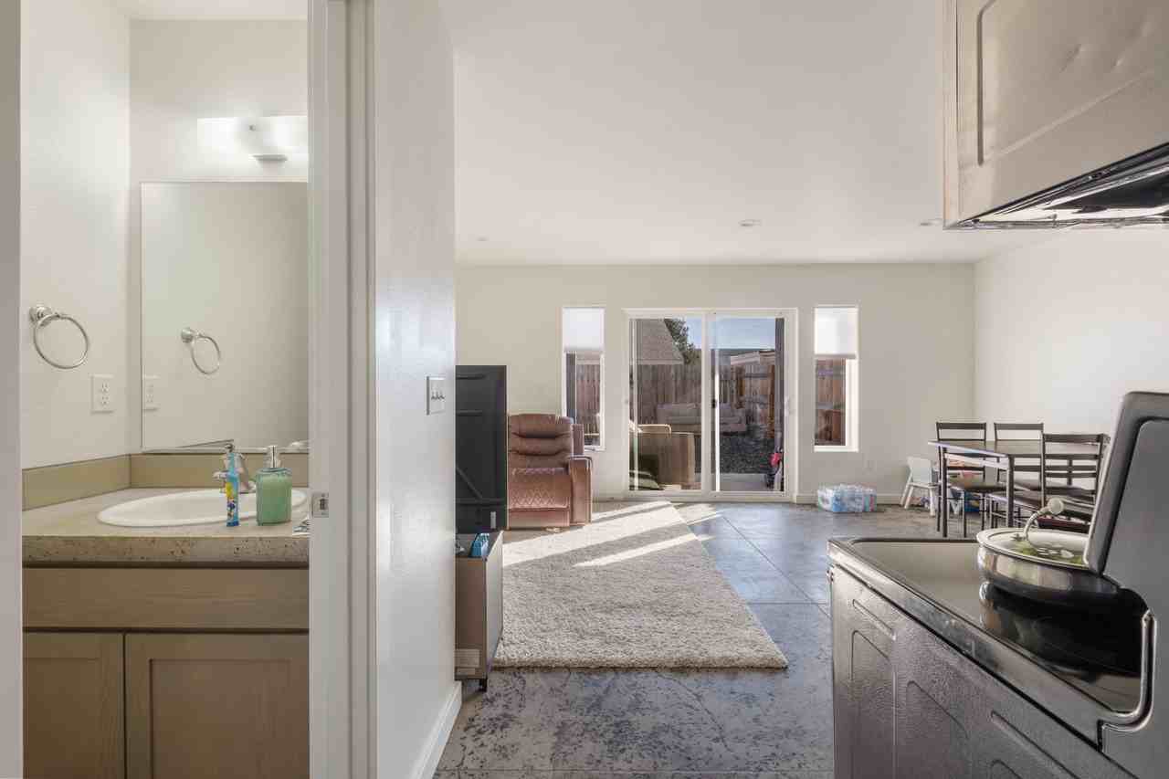 Quincy Executive Apartments - Photo 3 of 10