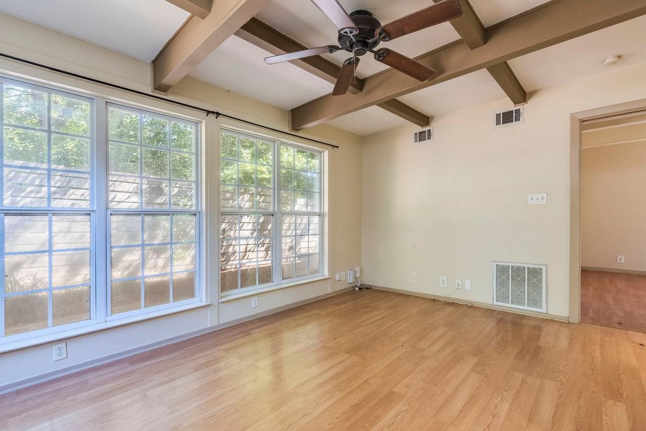 1502 E 37th St #B - Photo 4 of 15