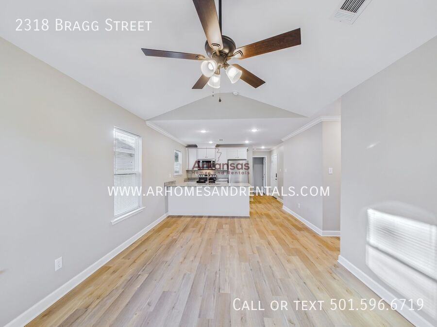 2318 Bragg St - Photo 3 of 12