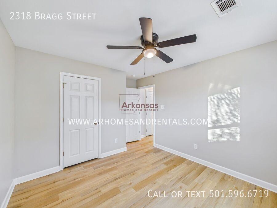 2318 Bragg St - Photo 7 of 12