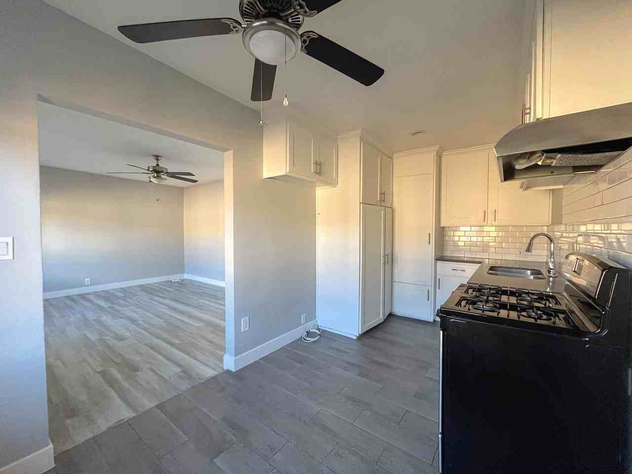 2700 Clarendon - Photo 3 of 11