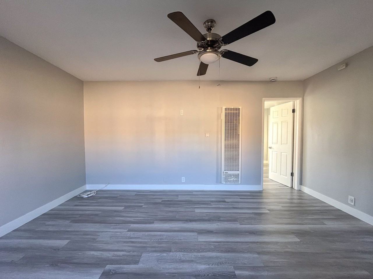 2700 Clarendon - Photo 4 of 11