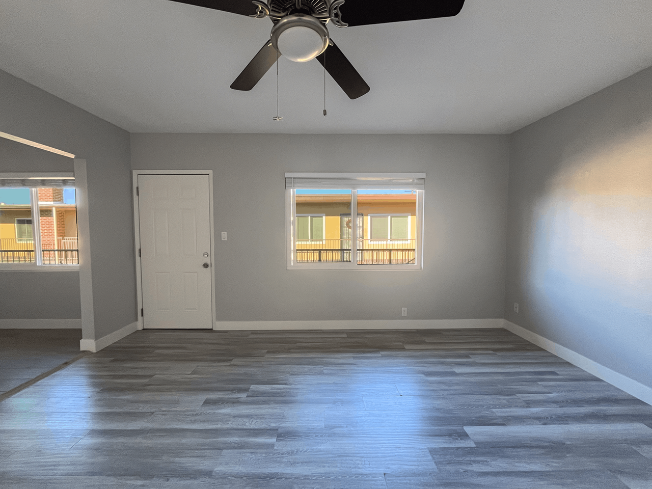 2700 Clarendon - Photo 6 of 11