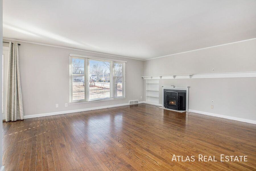 7535 Briar Dr - Photo 4 of 17