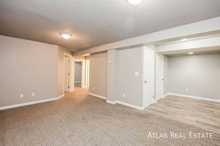 2115 Bainbridge Rd - Photo 7 of 21