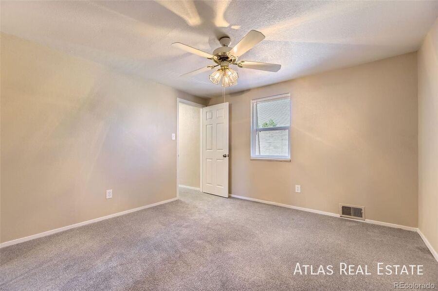 5828 S Pearl St - Photo 7 of 26