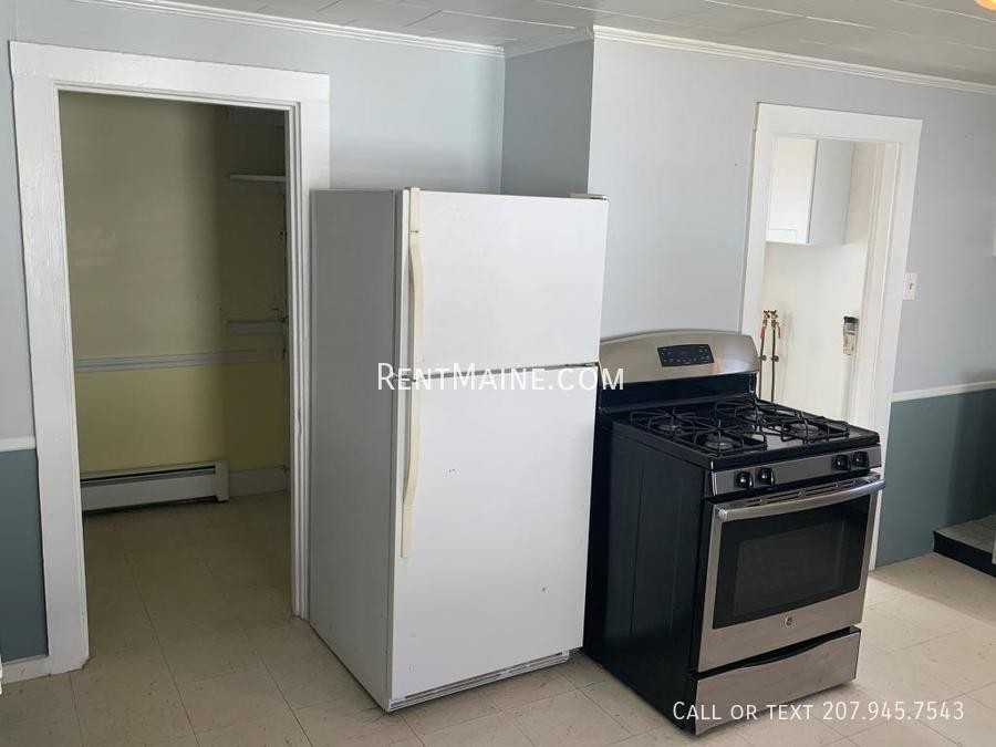 322 Grove St - Photo 5 of 30