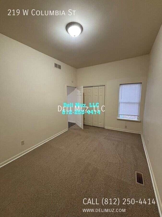 219 W Columbia St - Photo 2 of 18