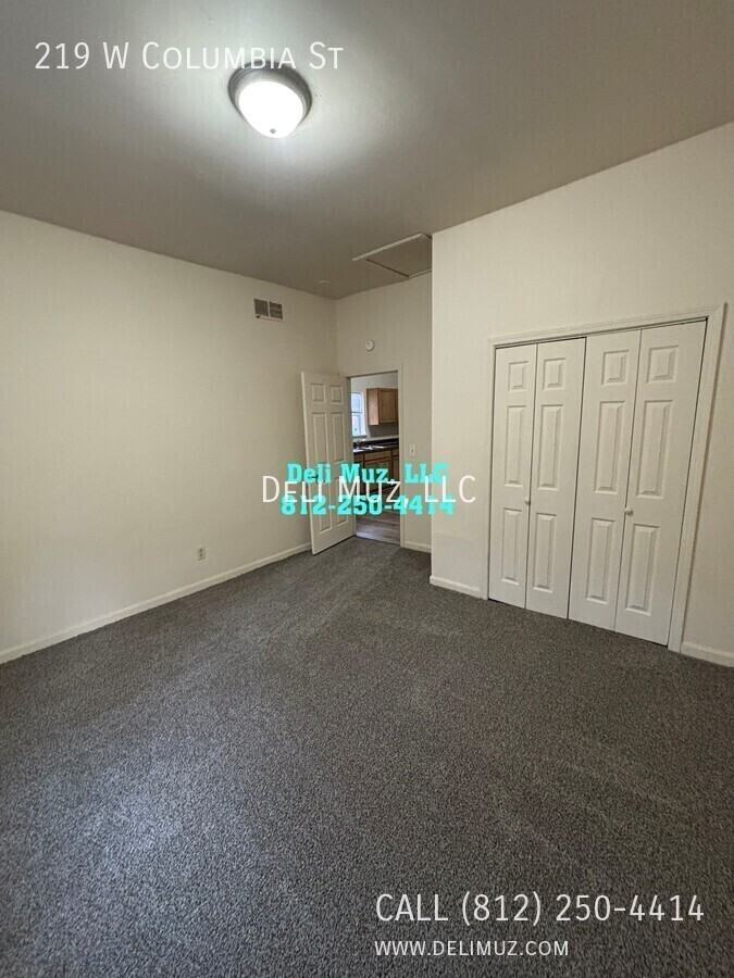 219 W Columbia St - Photo 7 of 18