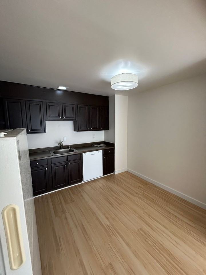 1010 Anza St #101 - Photo 3 of 12