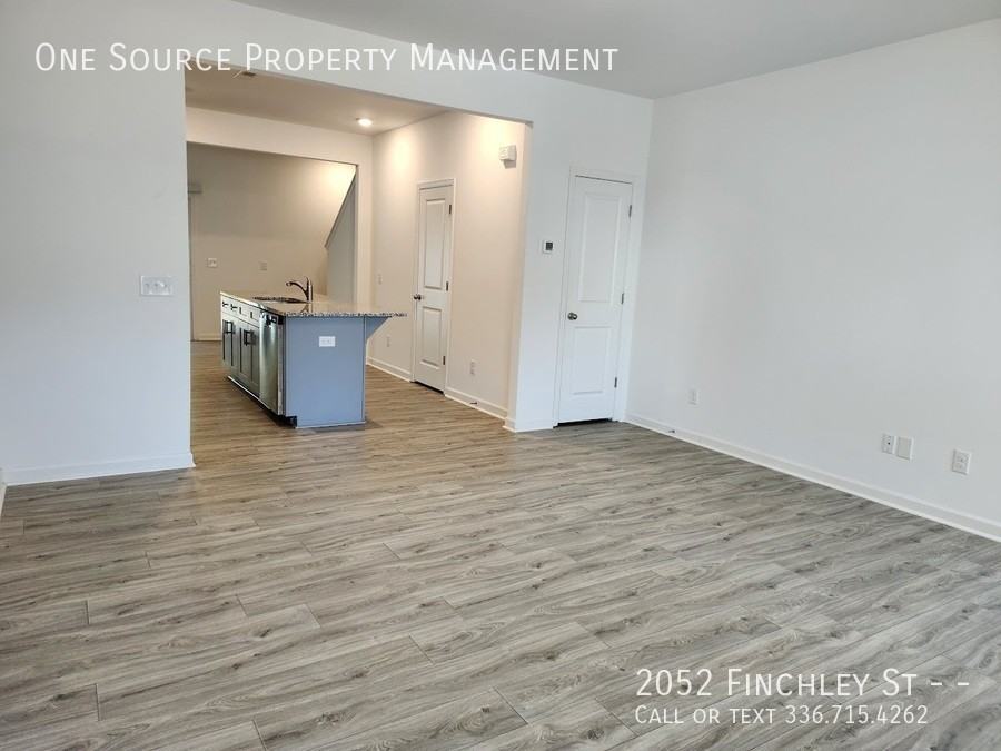 2052 Finchley St #1 - Photo 3 of 20