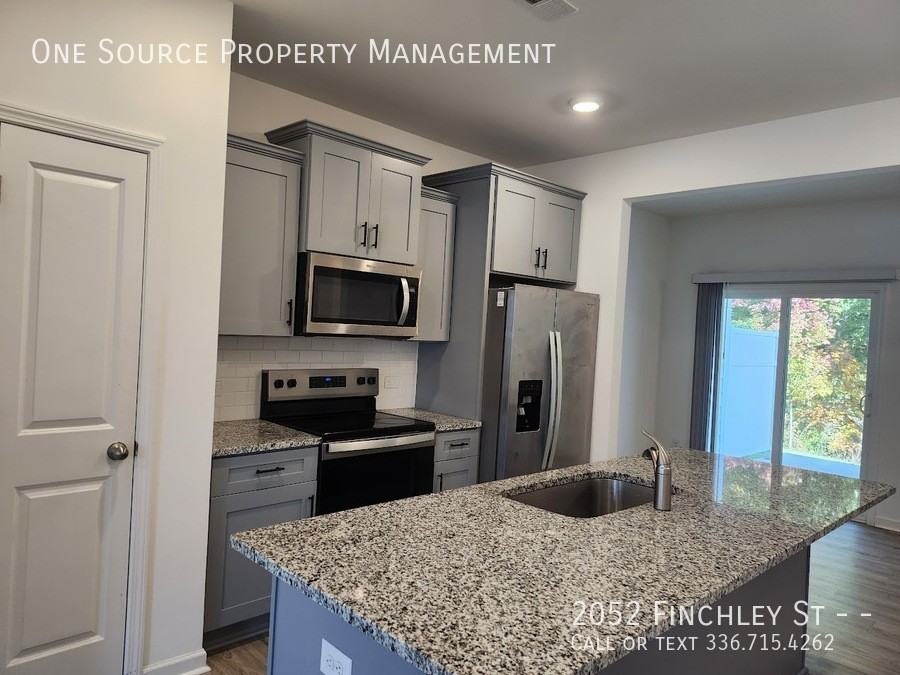 2052 Finchley St #1 - Photo 4 of 20