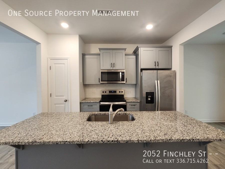 2052 Finchley St #1 - Photo 7 of 20