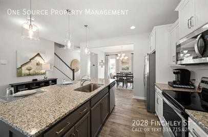 2028 Finchley St - Photo 4 of 12