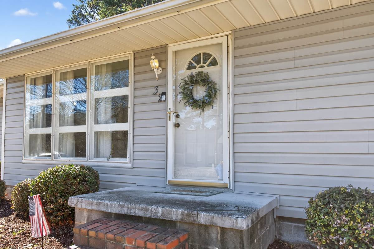 32 Warrent Dr #1 - Photo 5 of 29