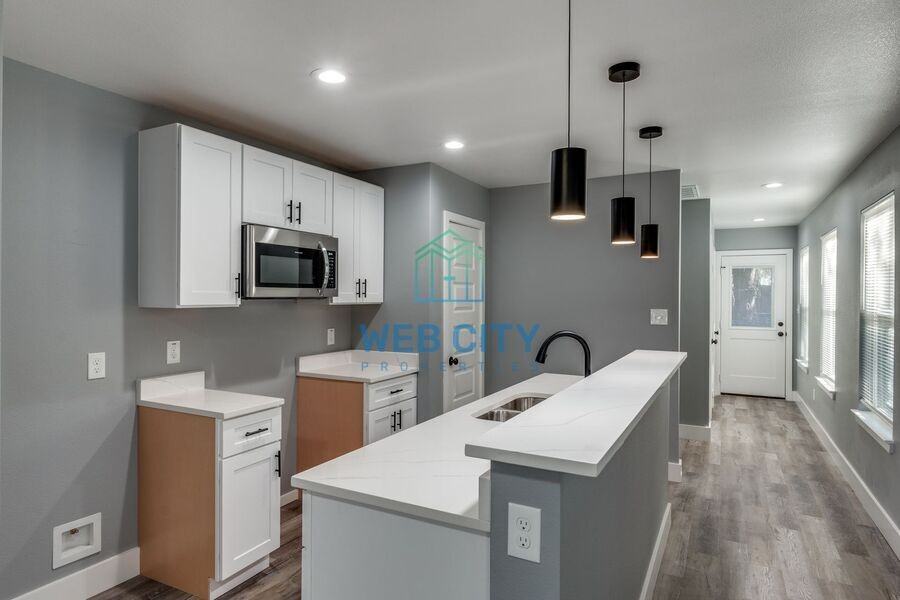 2230 Jordan St - Photo 5 of 12