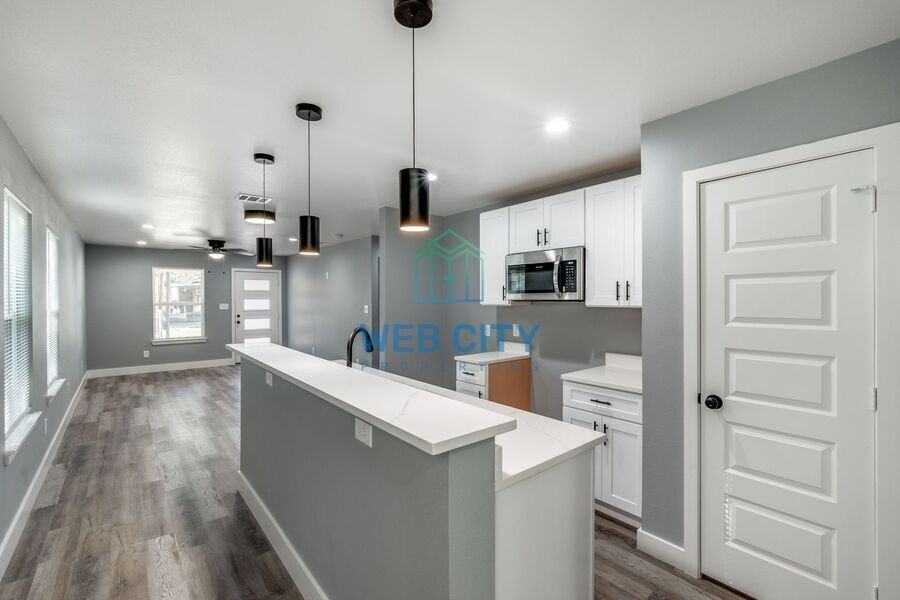 2230 Jordan St - Photo 6 of 12