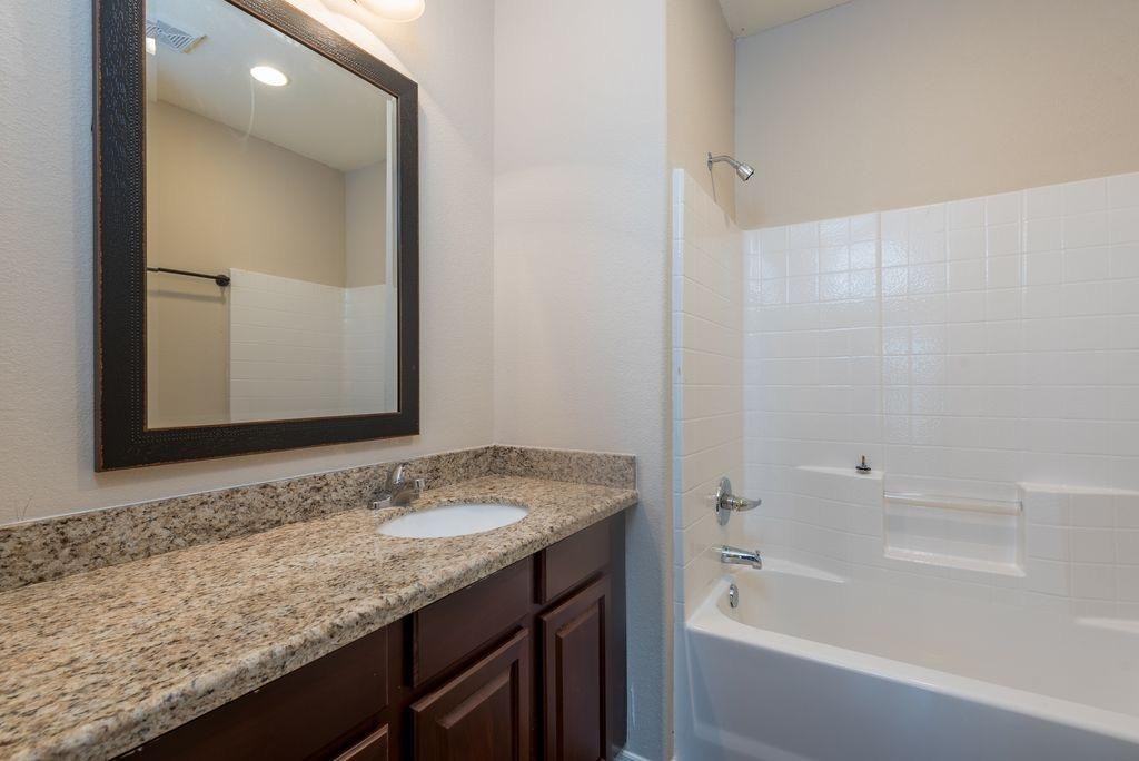 402 Live Oak St #1 - Photo 6 of 18