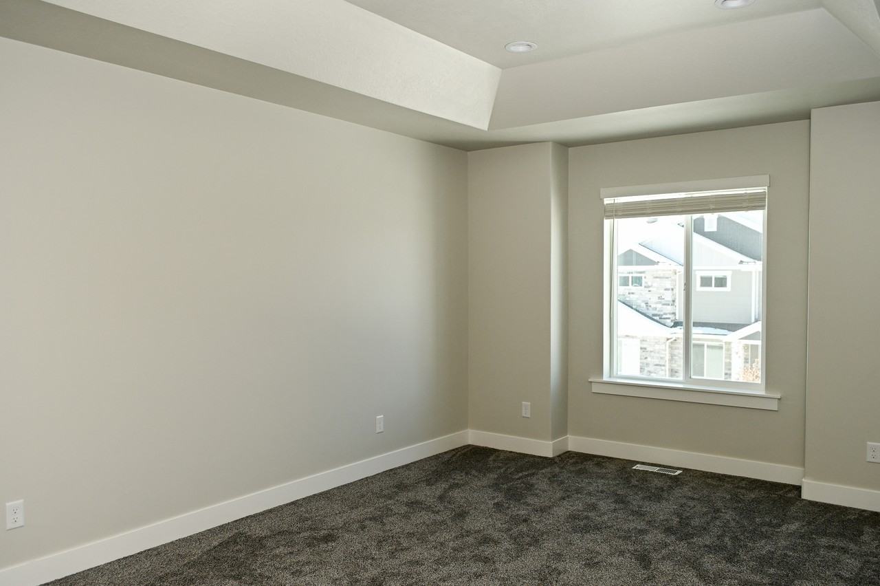 S 1220 E - Photo 7 of 27