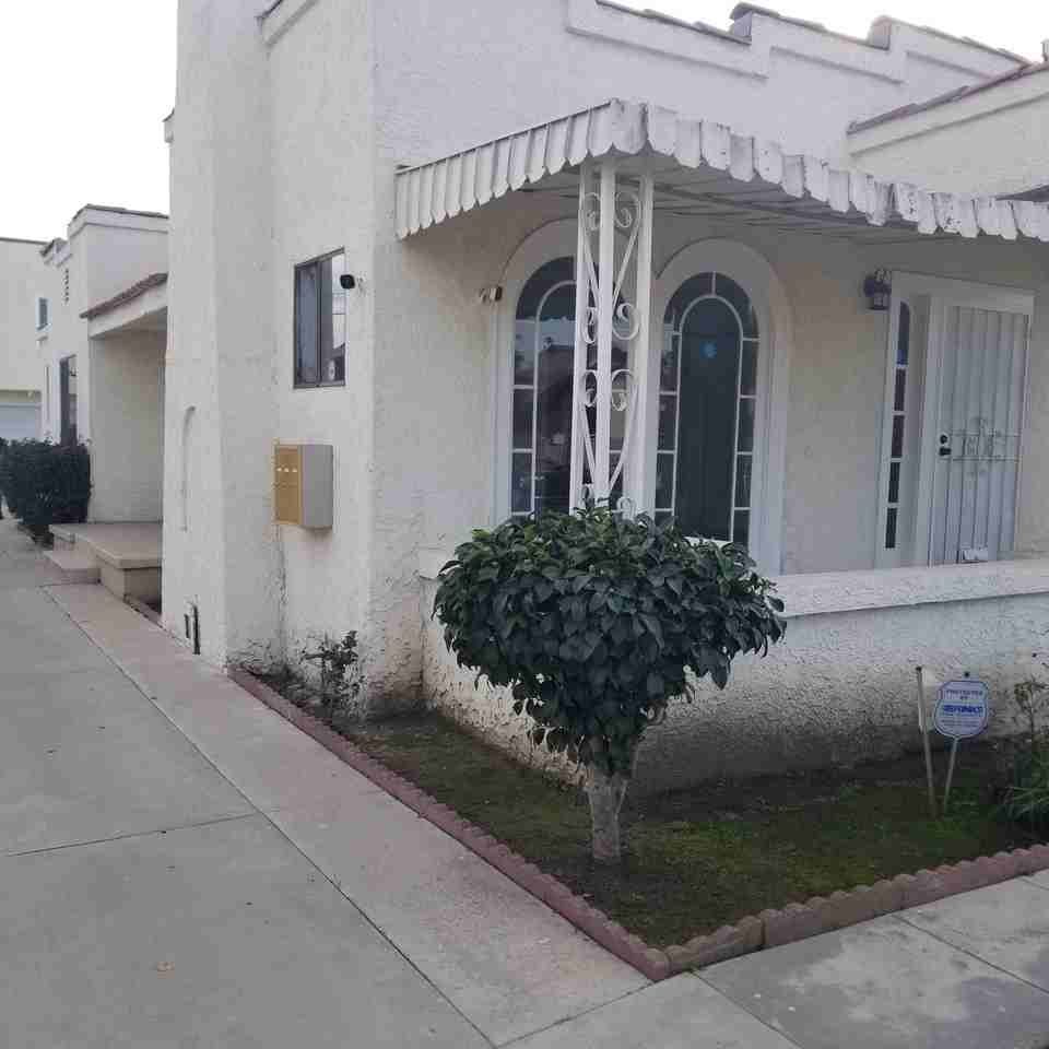 1032 W 103rd St #NA - Photo 3 of 17