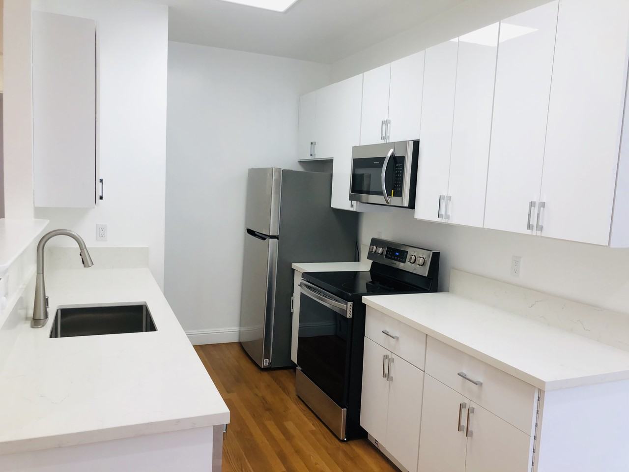 1755 Filbert St #1L - Photo 4 of 28