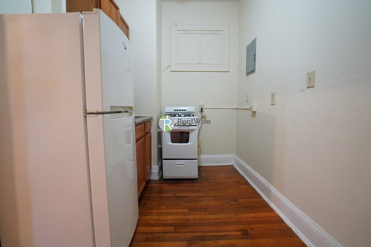 223 Essex St #25 - Photo 2 of 9