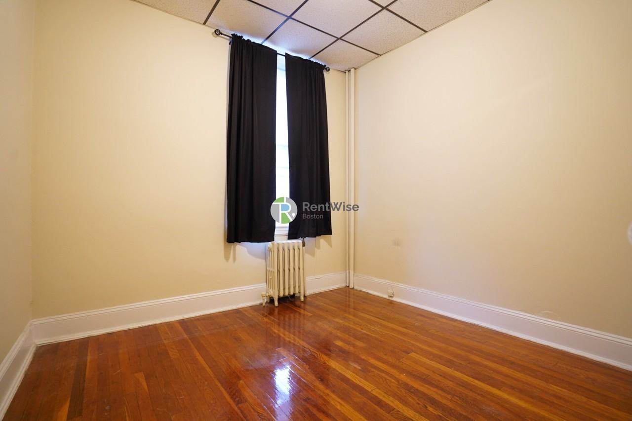 223 Essex St #25 - Photo 4 of 9