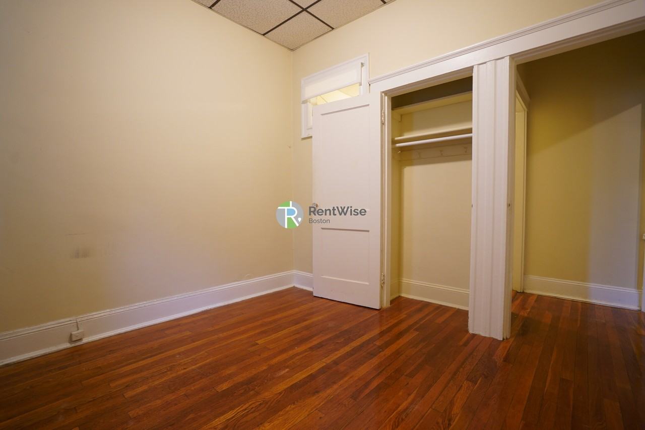 223 Essex St #25 - Photo 5 of 9