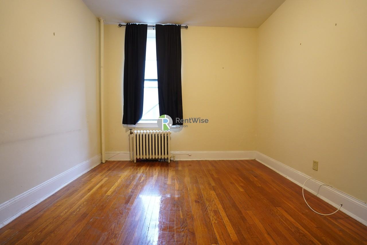 223 Essex St #25 - Photo 6 of 9