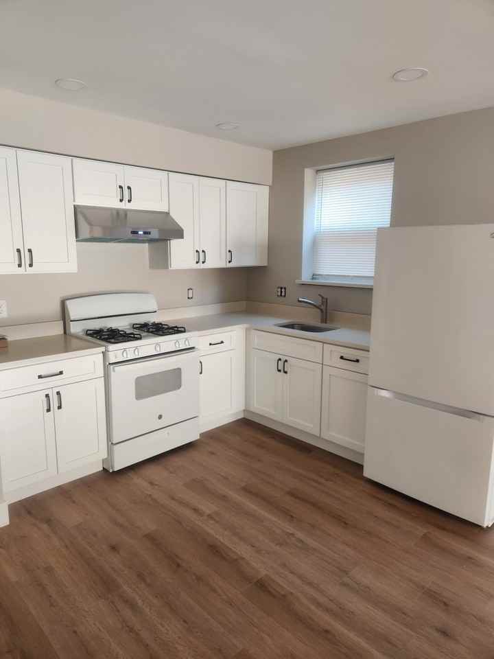 5967 Woodcrest Ave #B - Photo 3 of 15