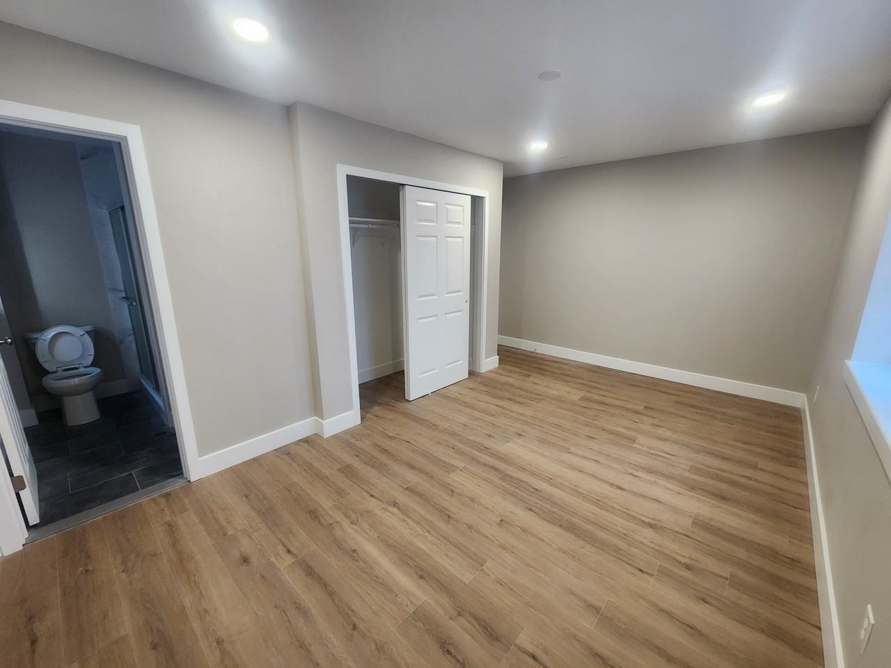 5967 Woodcrest Ave #B - Photo 5 of 15