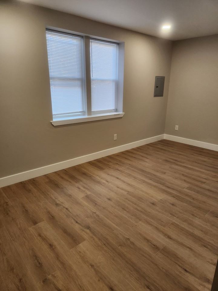 5967 Woodcrest Ave #B - Photo 6 of 15