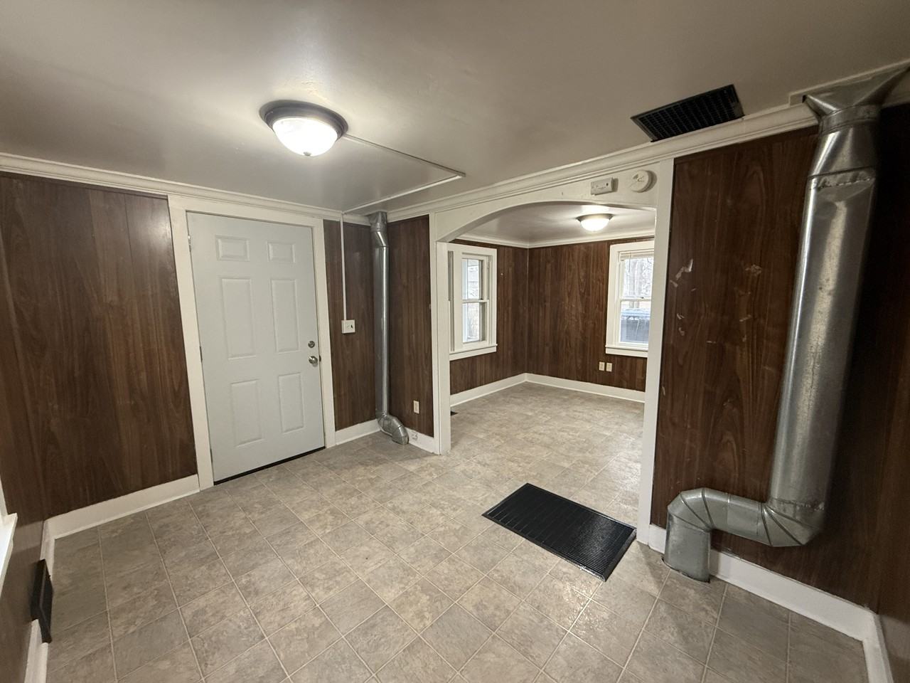 1324 Kenwood Ave #NA - Photo 4 of 10