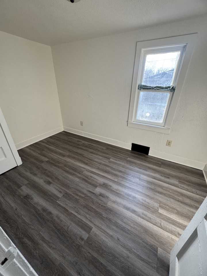 1324 Kenwood Ave #NA - Photo 5 of 10