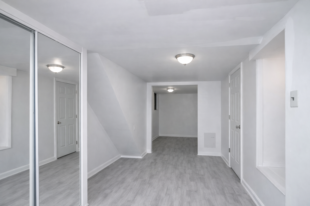 1452 N Allison St - Photo 2 of 8