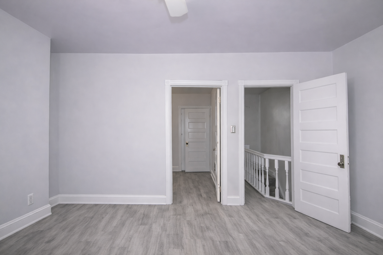 1452 N Allison St - Photo 3 of 8